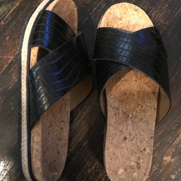 Adrienne Vittadini faux leather slides - Picture 4 of 6
